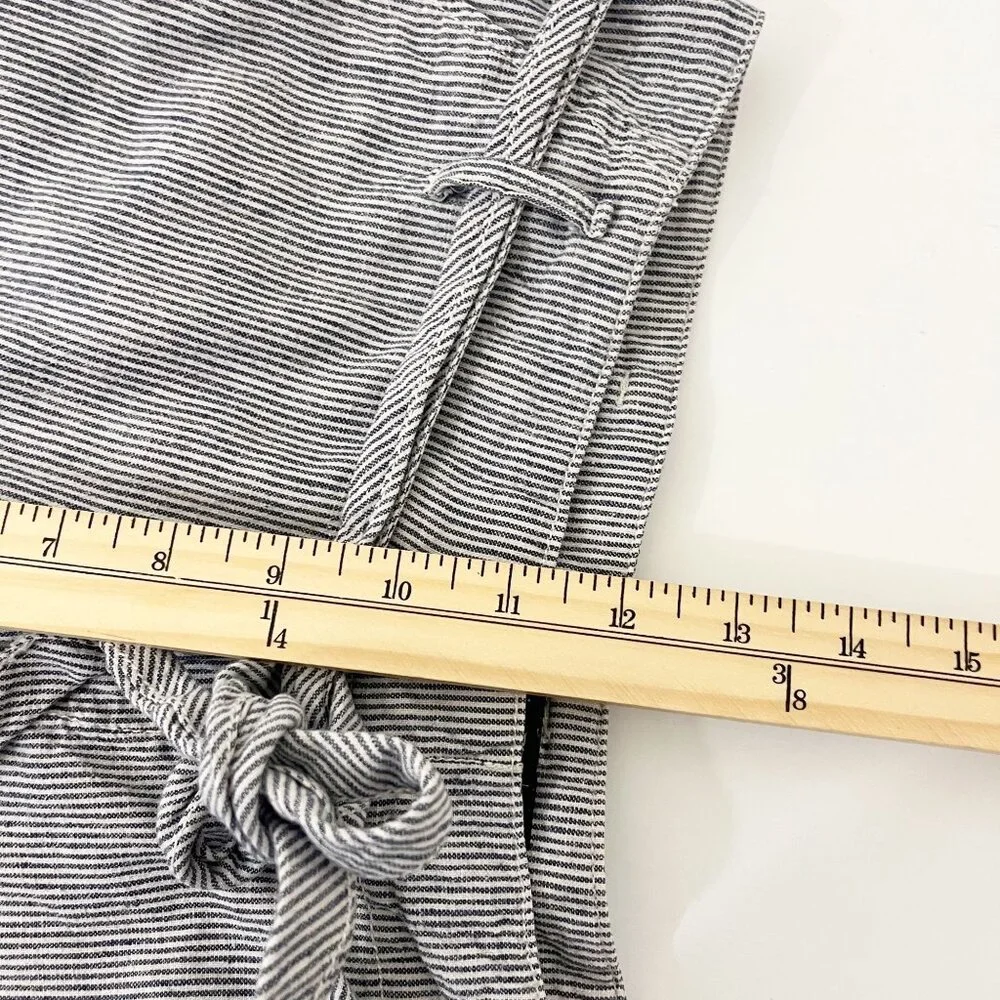 Abercrombie‎ & Fitch Navy Blue & White Striped Linen Shorts Belt Size Small